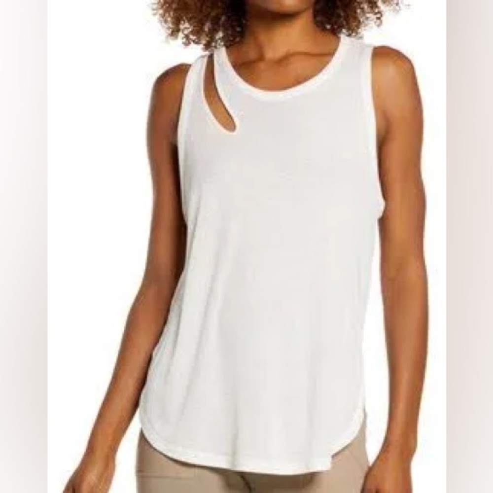 Alo Yoga - Ribbed Peak Tank 
Color - Ivory